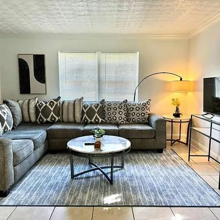 New! Charming Home, Wifi, Tv, & Great Value